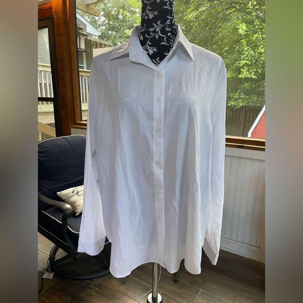 White Blouse with Relaxed Fit and Pointed Collar